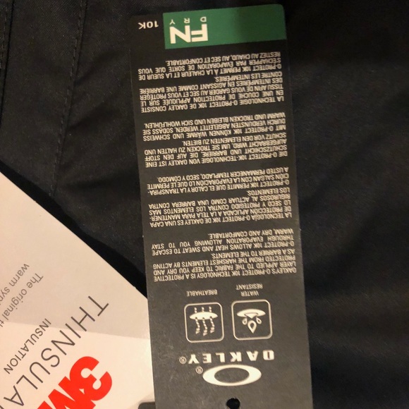 Oakley Snow Jacket - Picture 2 of 3
